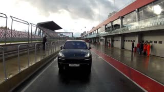 Тест-драйв Porsche на гоночном треке Формула 1