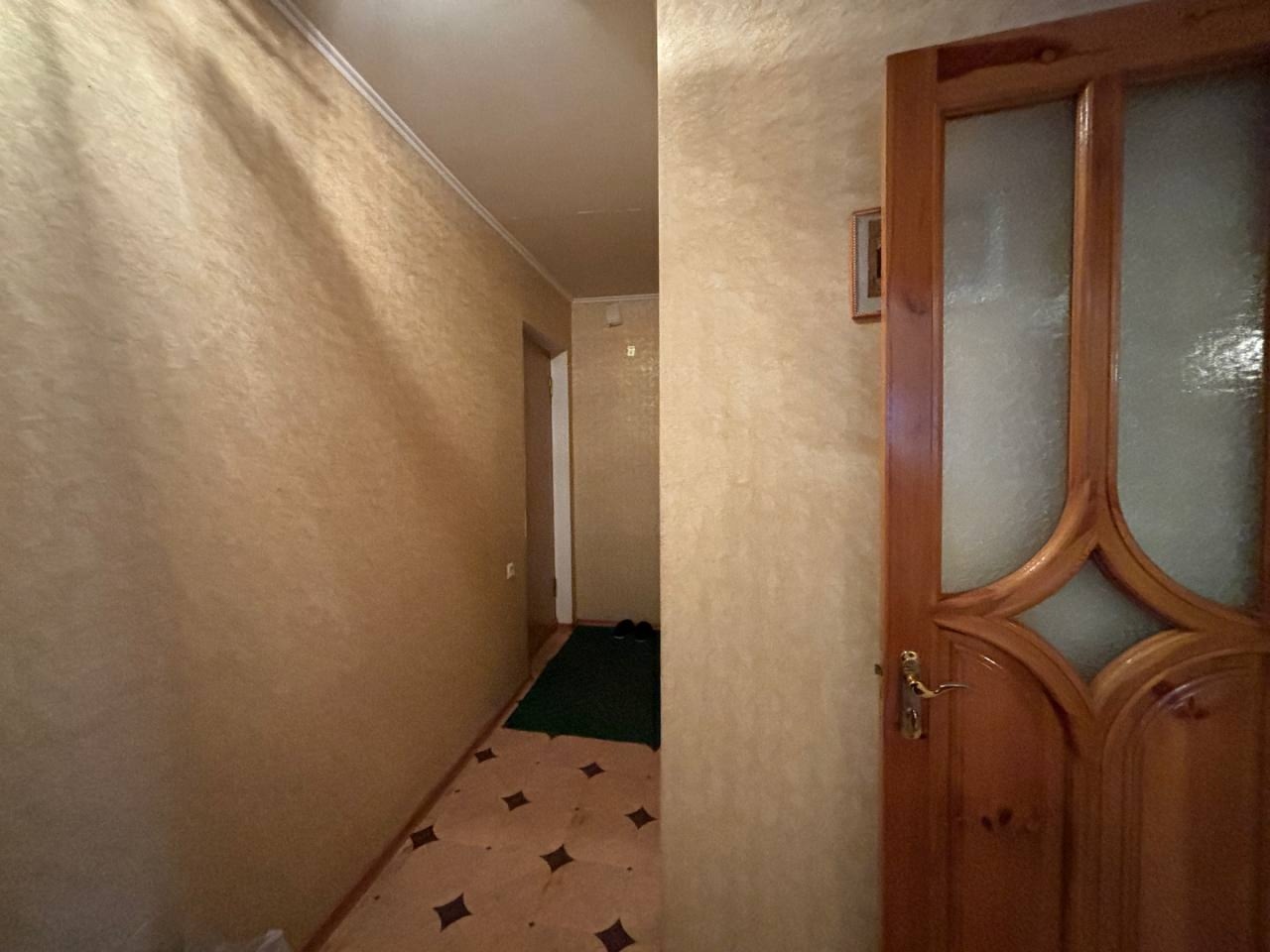 Продам 3-комн. в Станице Луганской, ул. Советская 1/2 эт., квартира с АВТОНОМНЫМ ОТОПЛЕНИЕМ, 62 кв.м., разводка пластик, окна мет/пластиковые, санузел совместный кафель, квартира в хорошем состоянии, с большой пристройкой, утеплена с наружи, есть свой сарай, чистый двор, рядом школа. Документы РФ. Цена: 3 700...