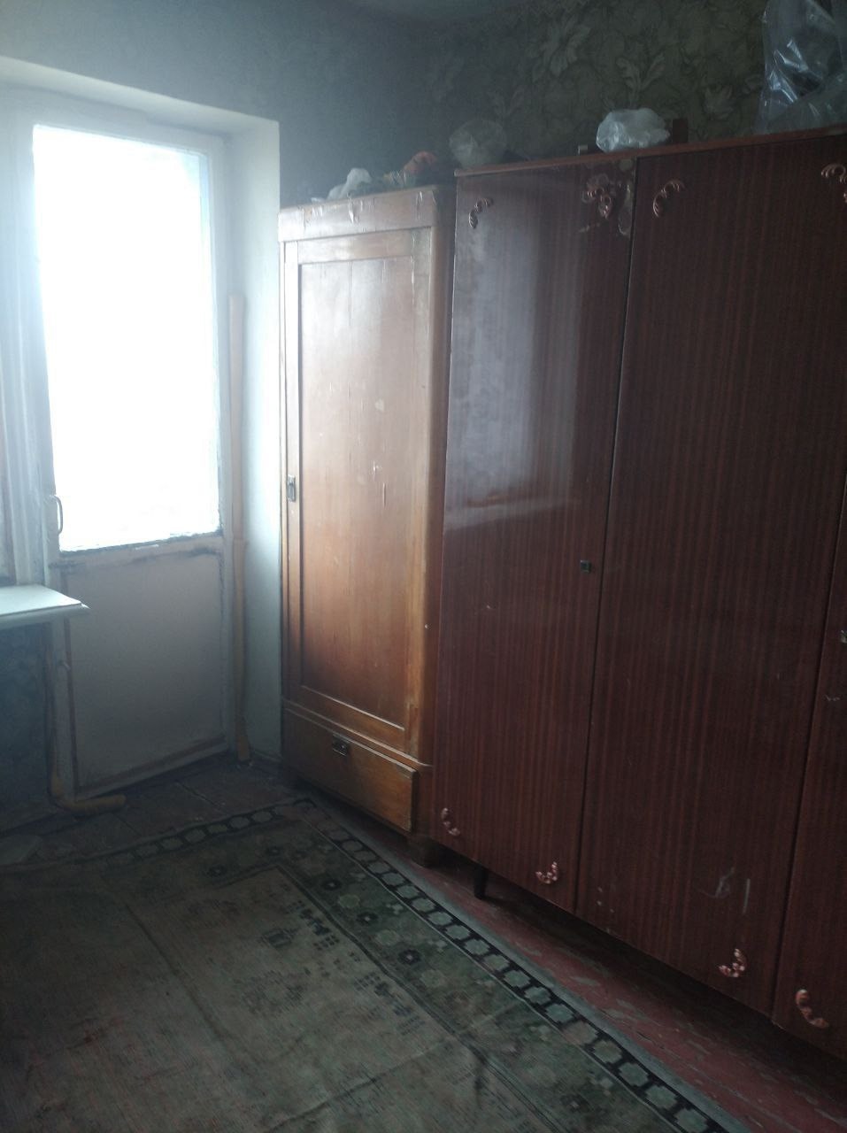 Продаётся 1 комнатная квартира в городе Краснодон, кв. Лютикова д. 13,5 этаж 5 этажного дома. КВАРТИРА под РЕМОНТ!
Очень уютная, светлая, сухая.
Рядом...