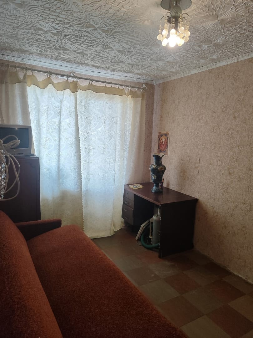 Продам 2 х комнатную квартиру в г Красный Луч Мин 3 дом 16 этаж 9 Пластиковые окна бак на 200 кондиционер газовое отопление . Отопление проведено под ...