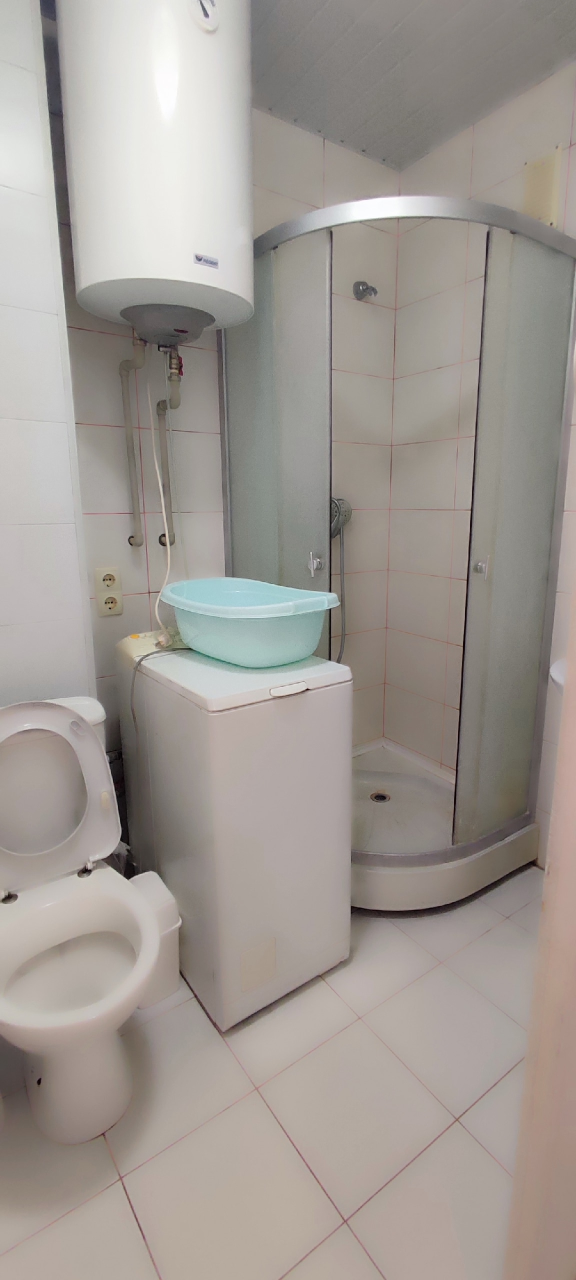 Продам 2 комнатную квартиру на кв Жукова 44 кв м 4/5 эт дома, комнаты изолированные, квартира в хорошем жилом состоянии, окна мет пластиковые, новые радиаторы, новая входная дверь, чистый ухоженный подъезд, очень хорошее местоположение дома, цена 4 мил 200 тысяч рублей, по всем вопросам звоните +79591474509...